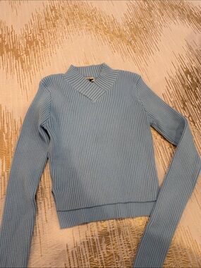 Point V-Neck Cropped Sweater